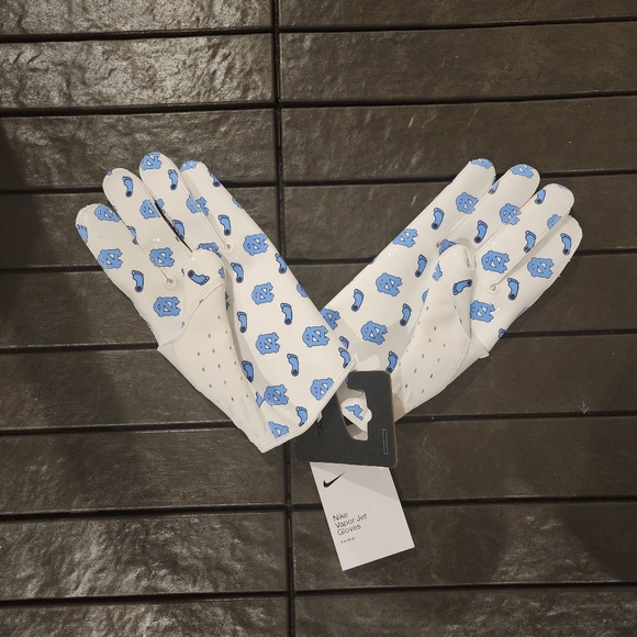 Men's Jordan UNC Tarheels Team Issued Vapor Football Jet 7.0 Gloves - Picture 12 of 12